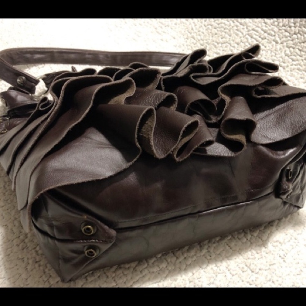 SHERNETT SWABY Leather Crossbody messenger Shoulder Bag. - Picture 3 of 7